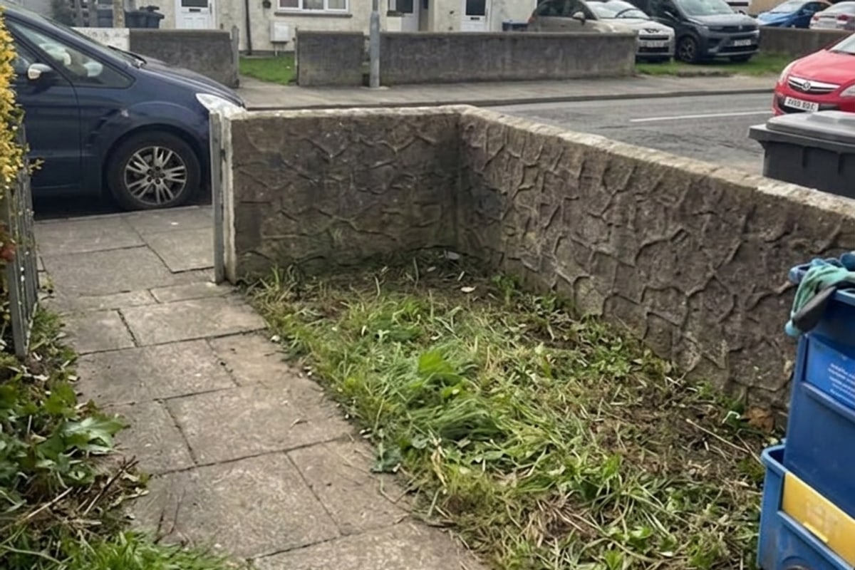 Front garden cleared between tenants in North Wales after the work